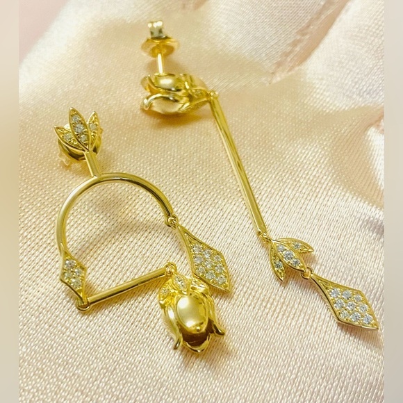 🌷 Fairy Tulip 🌷 design asymmetrical sterling silver earrings 14K Gold plated 🌺 - Picture 3 of 6